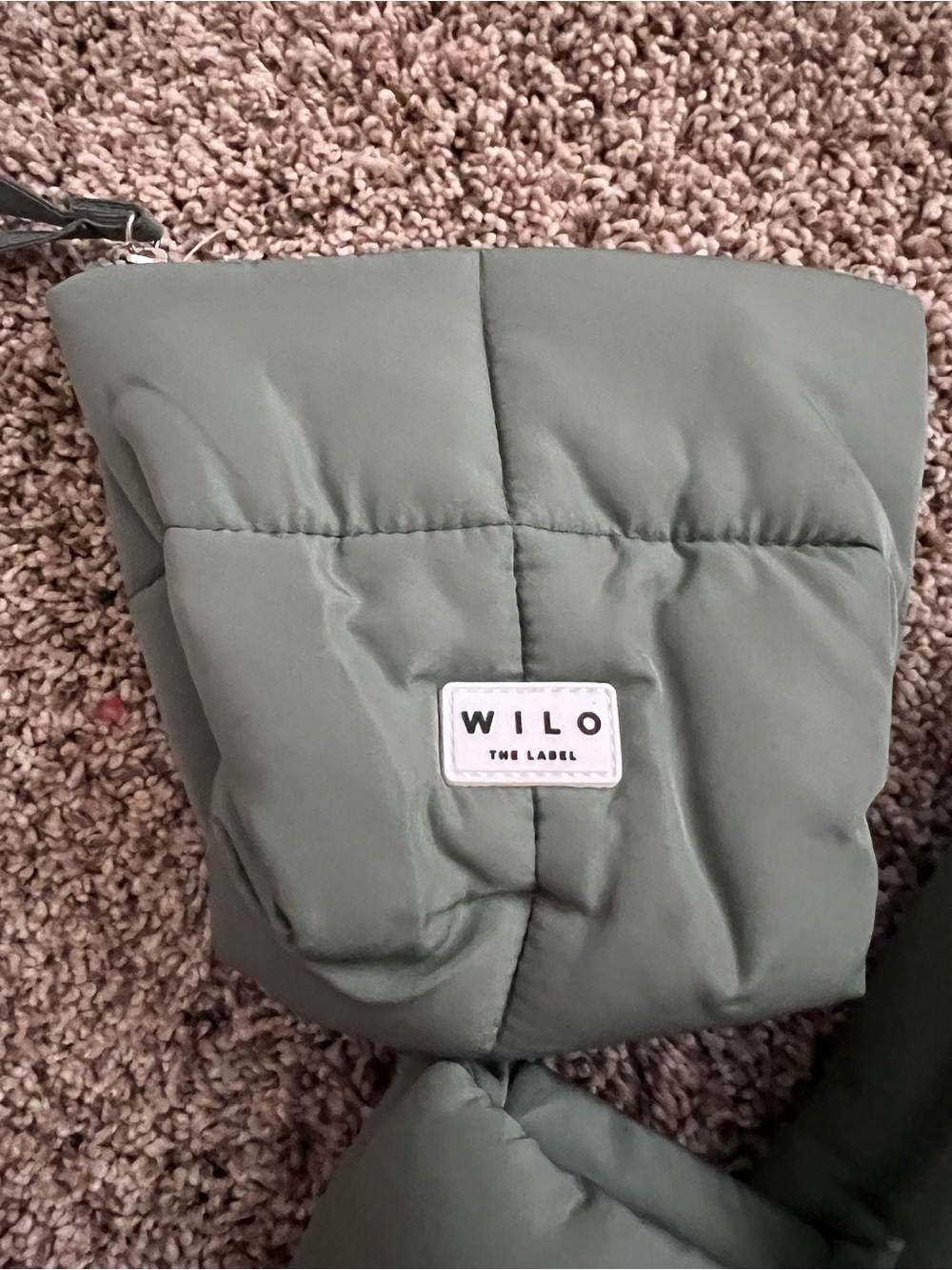 Wilo the label padded Tote Travel Bag Sage Green with mini bag and heart mirror - Picture 3 of 5